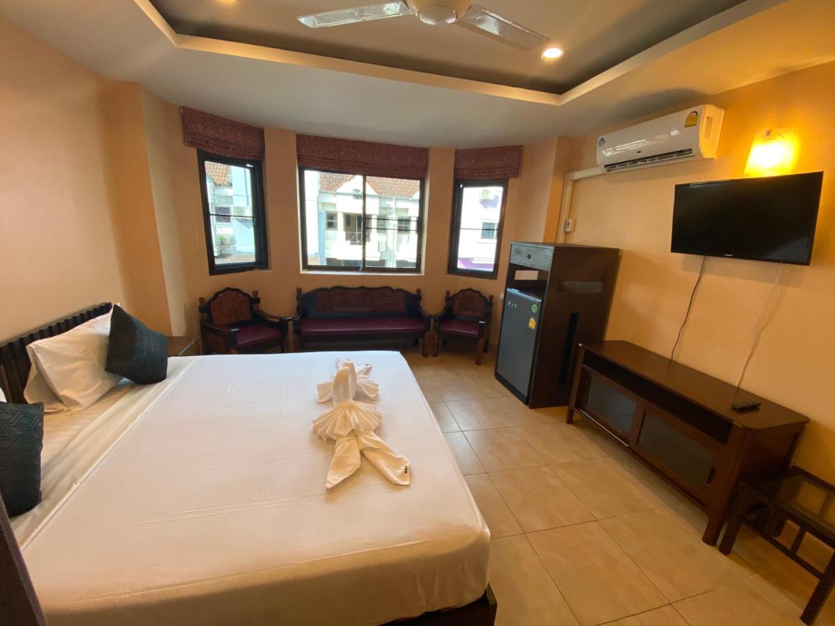 Star Guesthouse Patong Exterior photo
