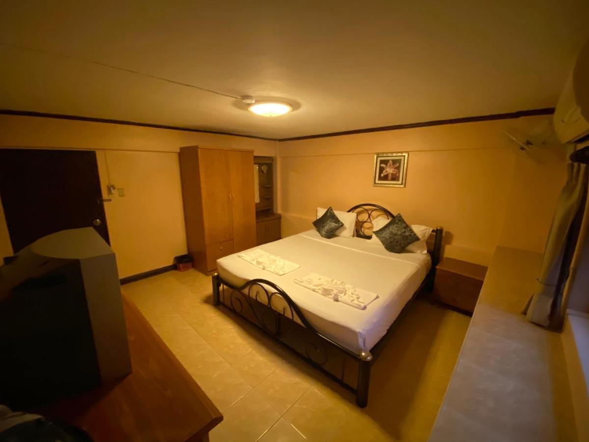 Star Guesthouse Patong Exterior photo