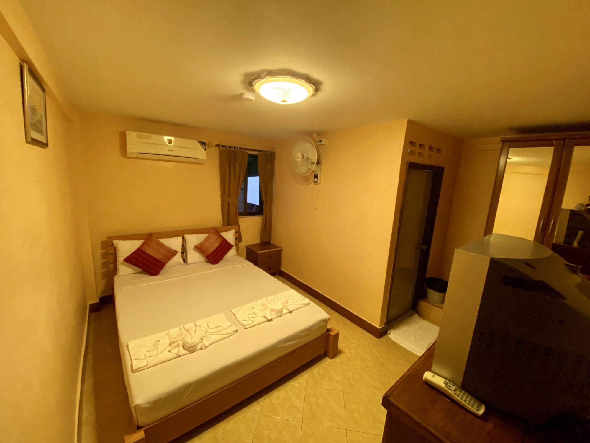 Star Guesthouse Patong Exterior photo