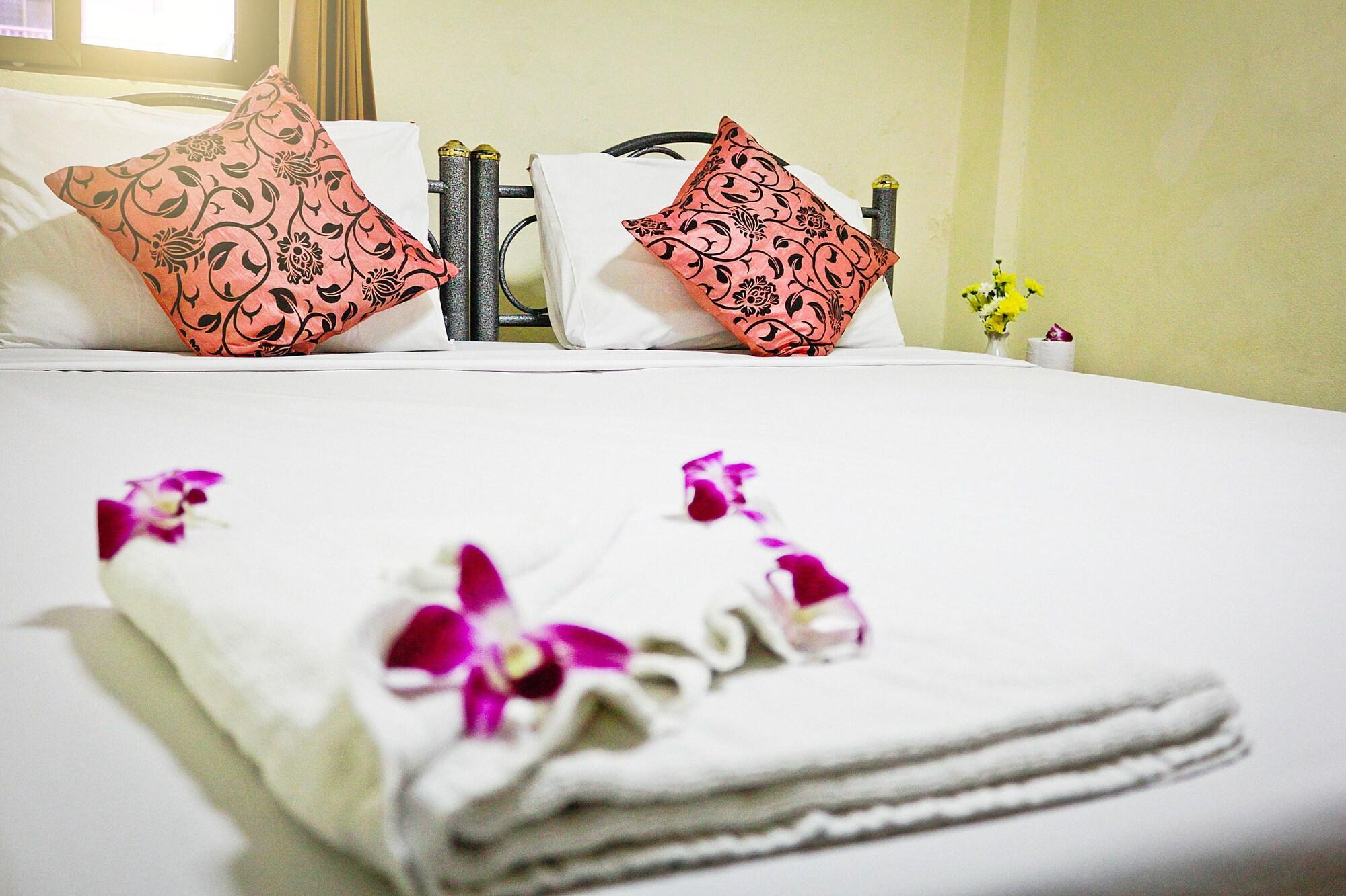 Star Guesthouse Patong Exterior photo