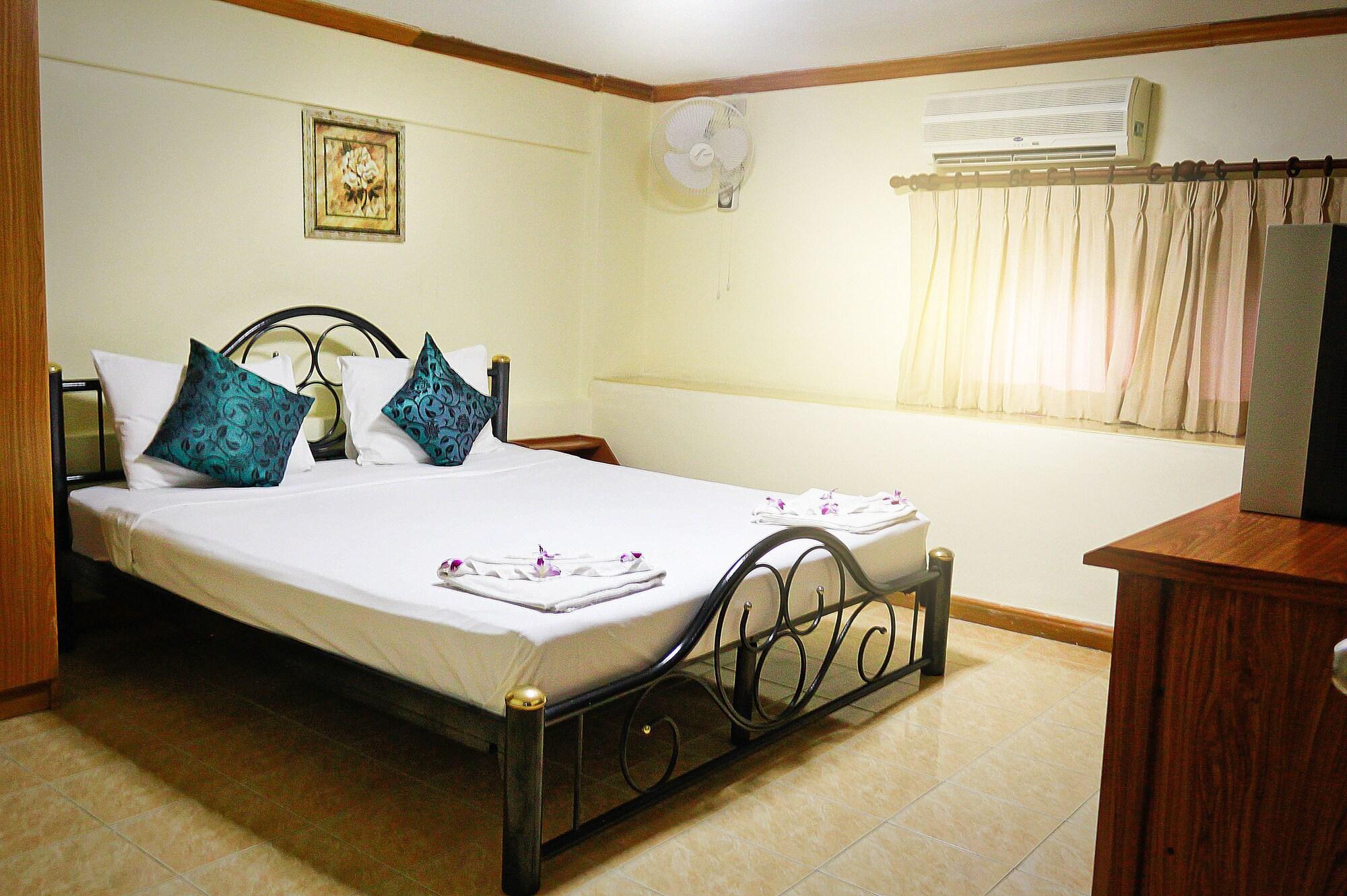 Star Guesthouse Patong Exterior photo