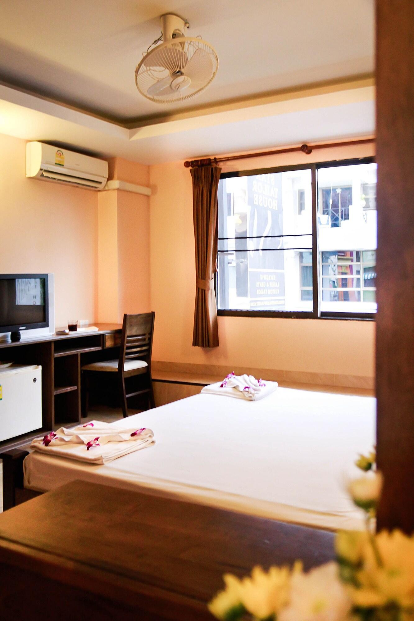 Star Guesthouse Patong Exterior photo